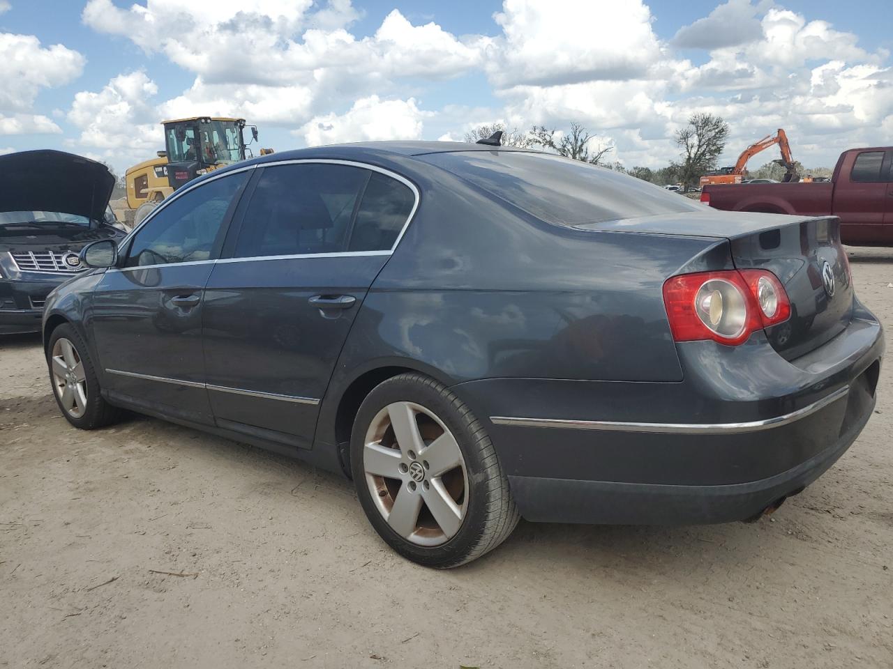 Lot #2902863004 2009 VOLKSWAGEN PASSAT TUR