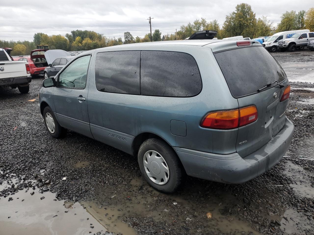 Lot #2986888766 2000 TOYOTA SIENNA CE