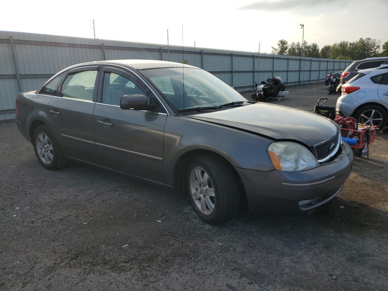 Lot #3033236837 2005 FORD FIVE HUNDR