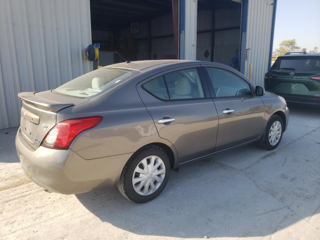 Lot #2923562119 2014 NISSAN VERSA S