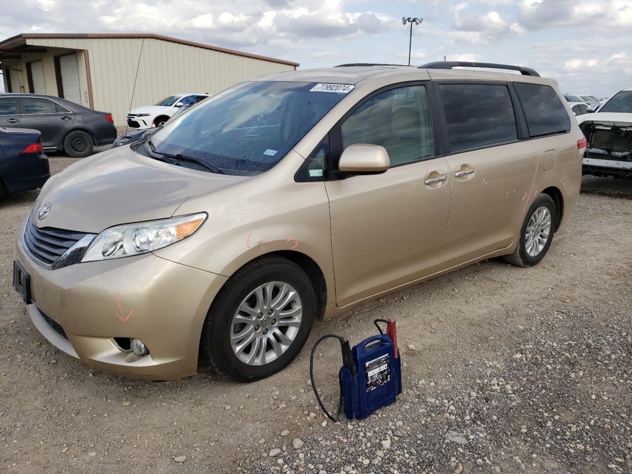 Lot #2953145735 2014 TOYOTA SIENNA XLE