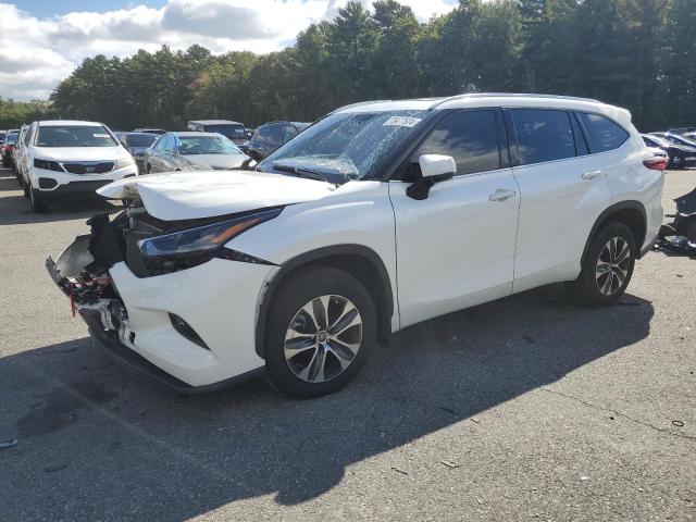 2021 TOYOTA HIGHLANDER XLE 2021