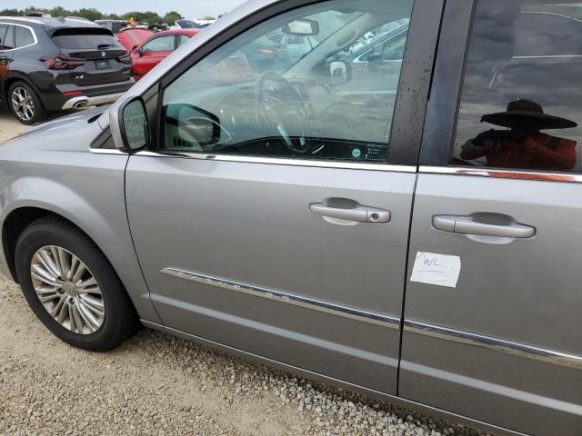 VIN 2C4RC1CG9FR697051 2015 Chrysler Town and Countr... no.13