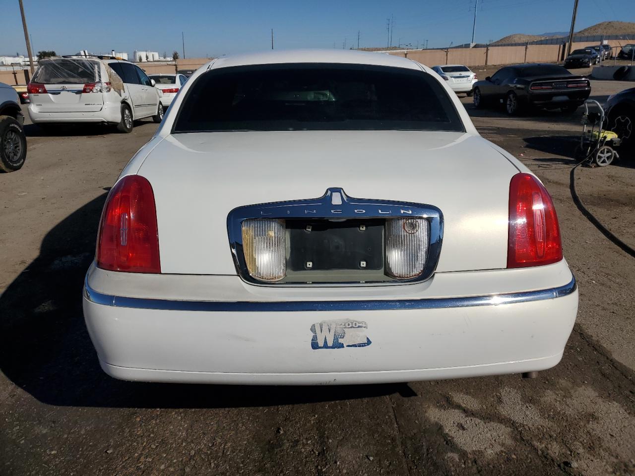 Lot #2942954292 1999 LINCOLN TOWN CAR E