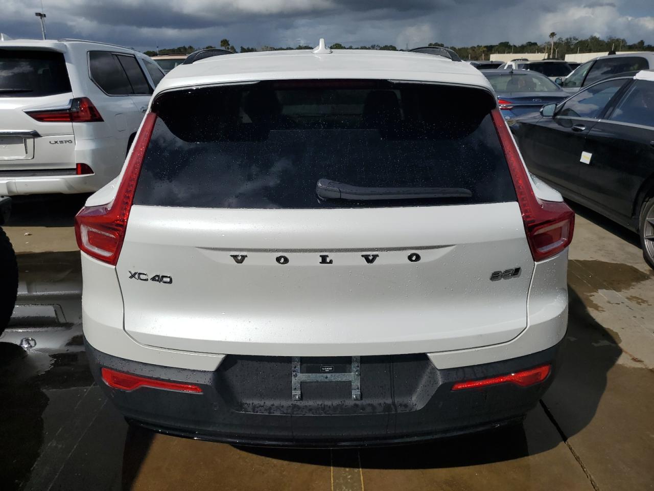 Lot #2990586702 2024 VOLVO XC40 PLUS