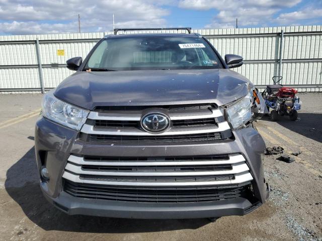 VIN 5TDJZRFH2JS827573 2018 Toyota Highlander, SE no.5