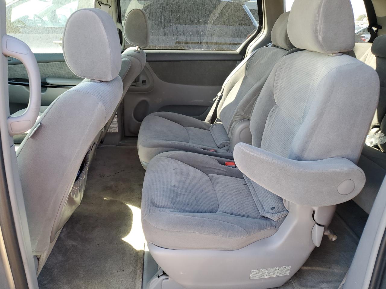 2005 Toyota SIENNA CE