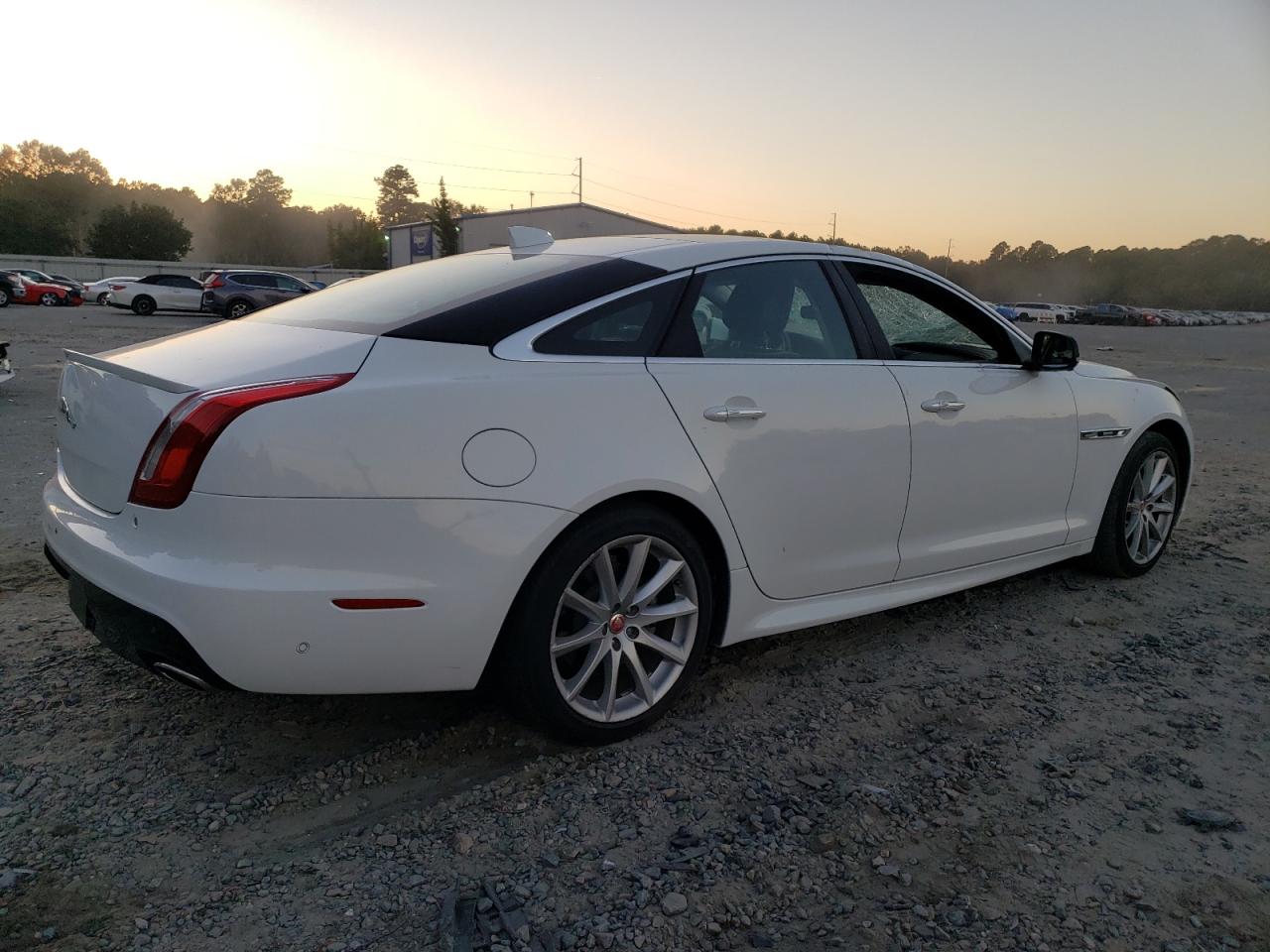 Lot #2945565095 2019 JAGUAR XJ R - SPO