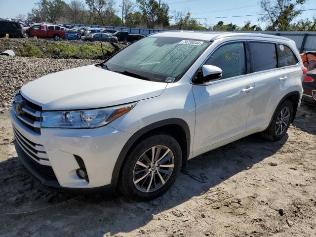 VIN 5TDJZRFH9HS514305 2017 Toyota Highlander, SE no.1