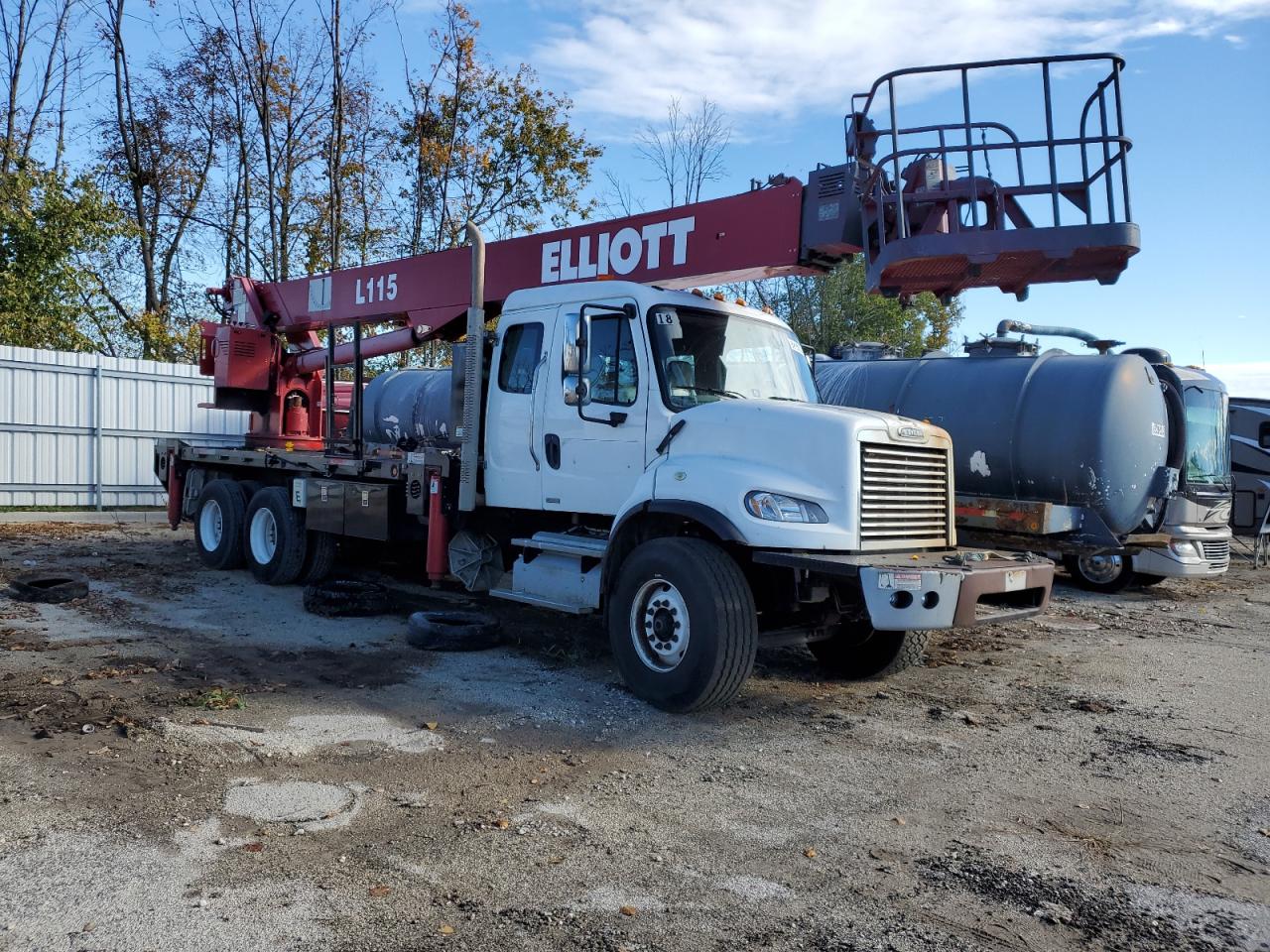 Freightliner M2 2011 106 V Heavy Duty