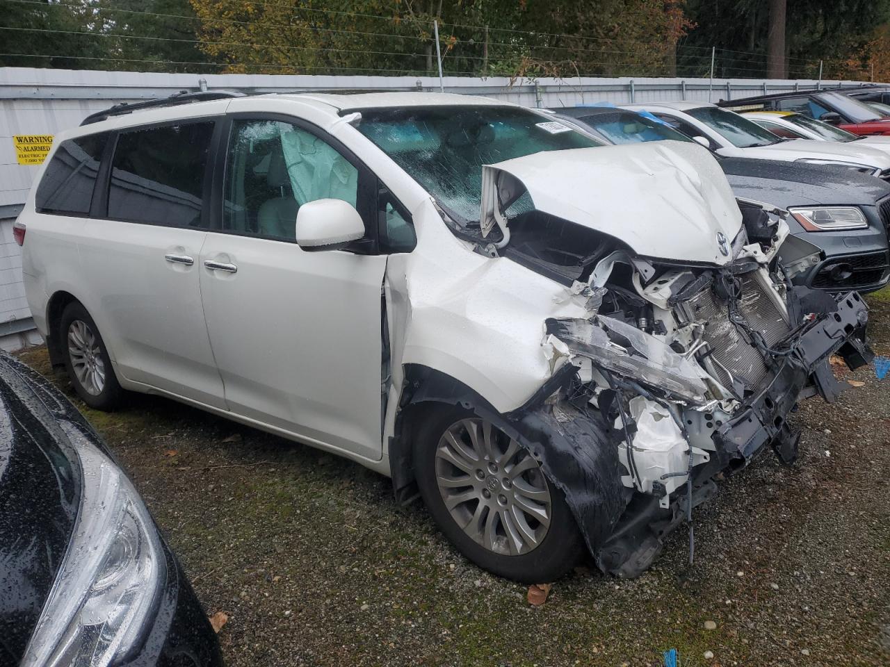 Lot #3029799268 2016 TOYOTA SIENNA XLE