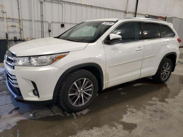 VIN 5TDJZRFH5HS386631 2017 Toyota Highlander, SE no.1