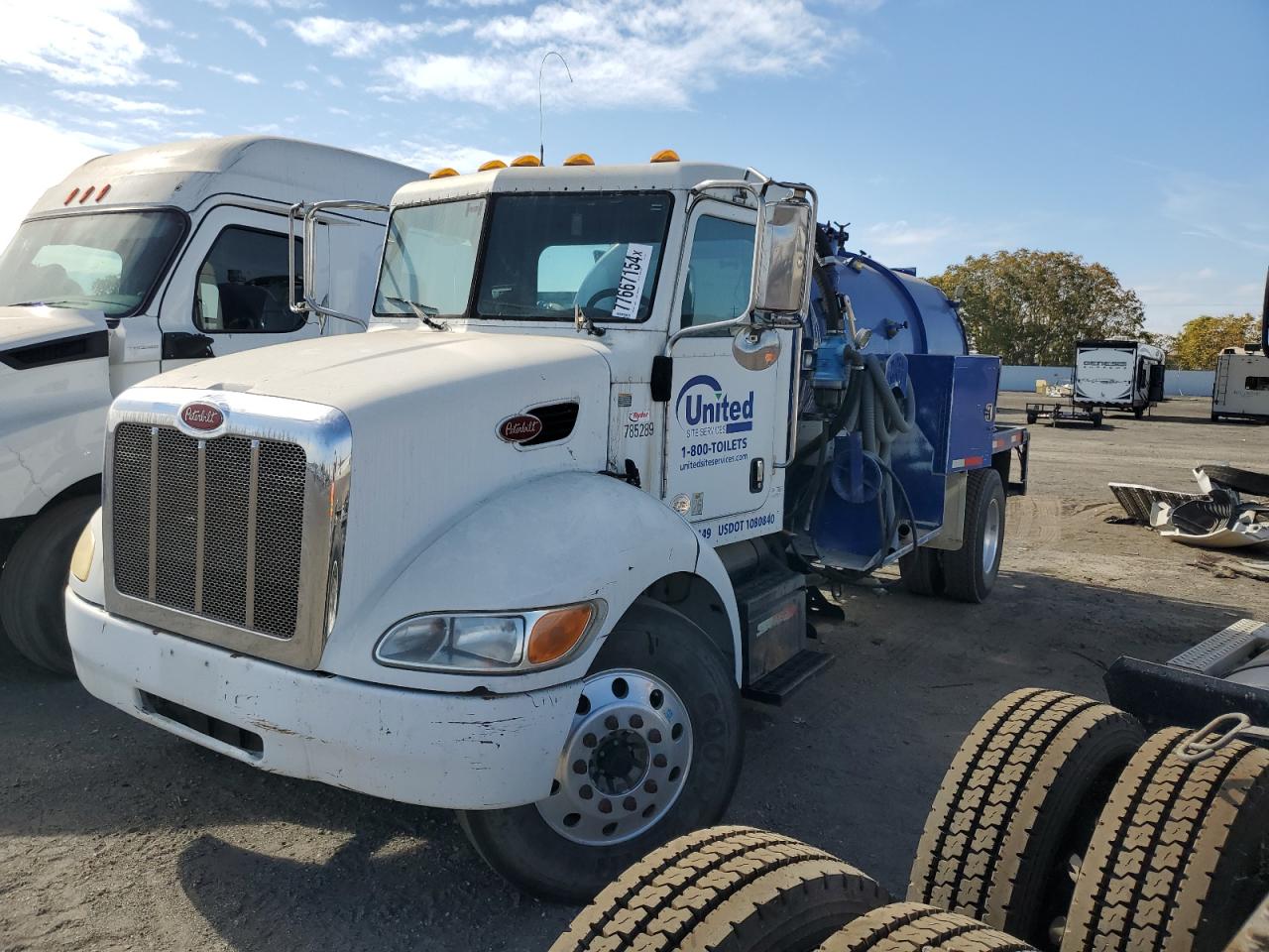 Lot #2945675673 2013 PETERBILT 330