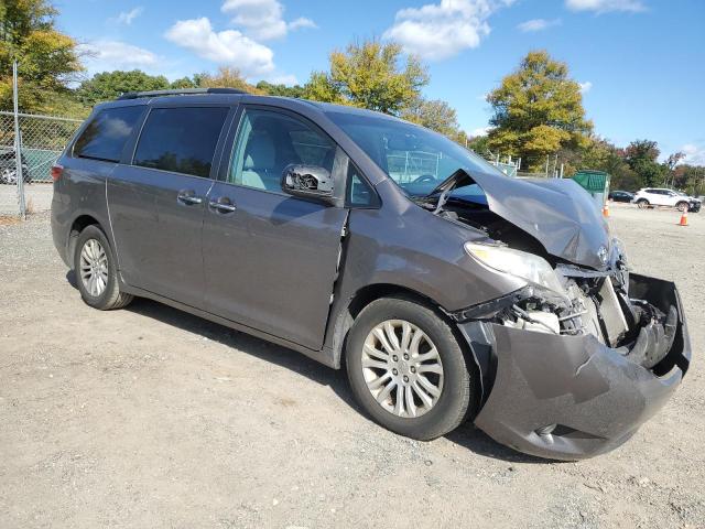 VIN 5TDYK3DC9GS749793 2016 Toyota Sienna, Xle no.4