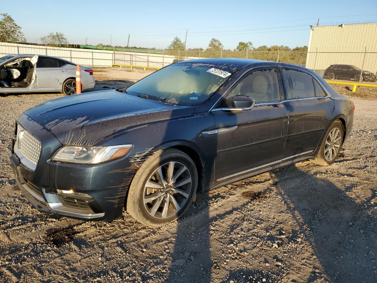 Lot #2955594928 2017 LINCOLN CONTINENTA