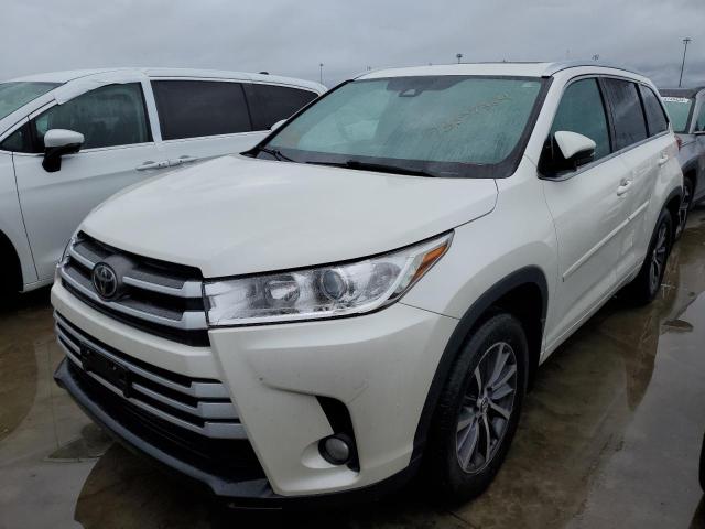 VIN 5TDJZRFH1HS515285 2017 Toyota Highlander, SE no.1