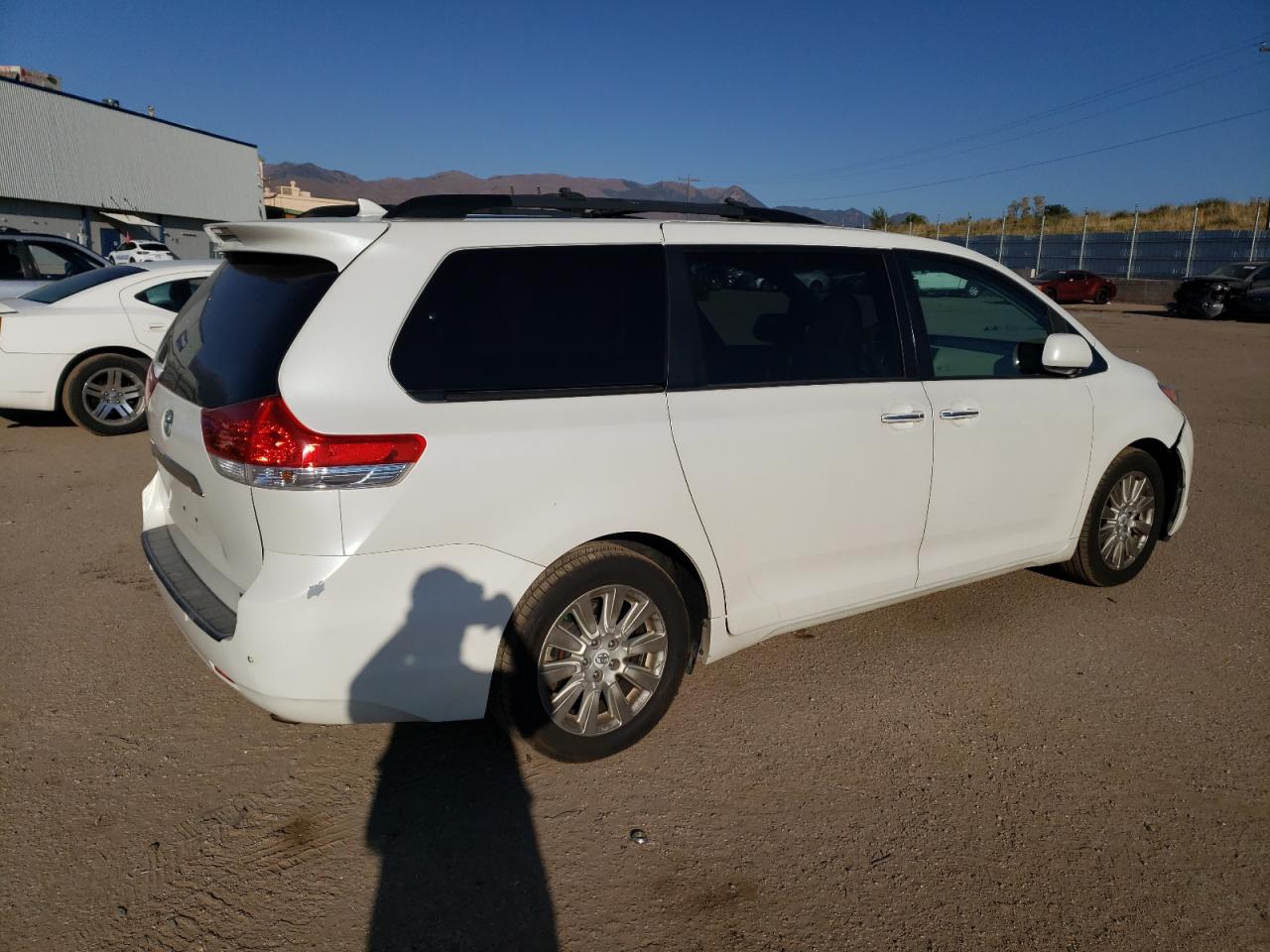 Lot #2919413325 2011 TOYOTA SIENNA XLE