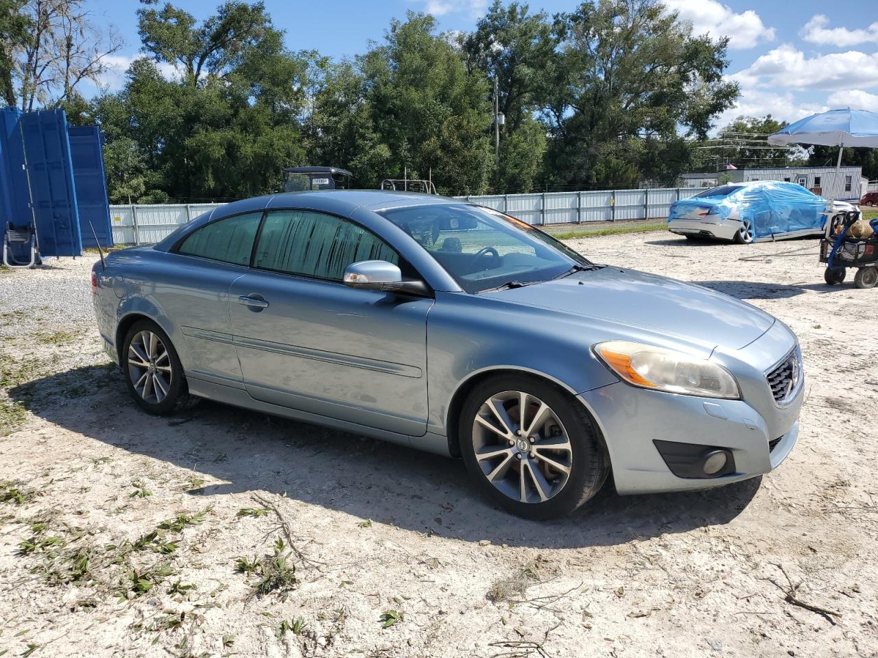 Lot #2955321514 2012 VOLVO C70 T5