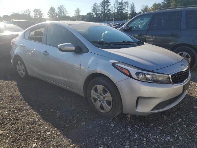 VIN 3KPFK4A73JE270811 2018 KIA Forte, LX no.4