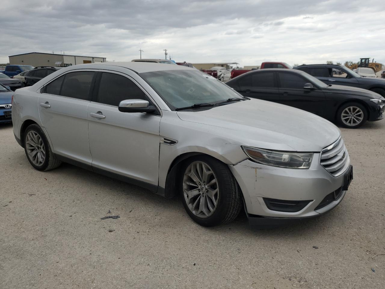 Lot #2962528816 2013 FORD TAURUS LIM