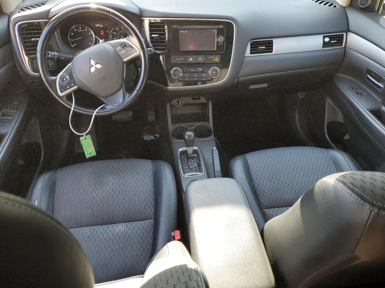 MITSUBISHI OUTLANDER SE