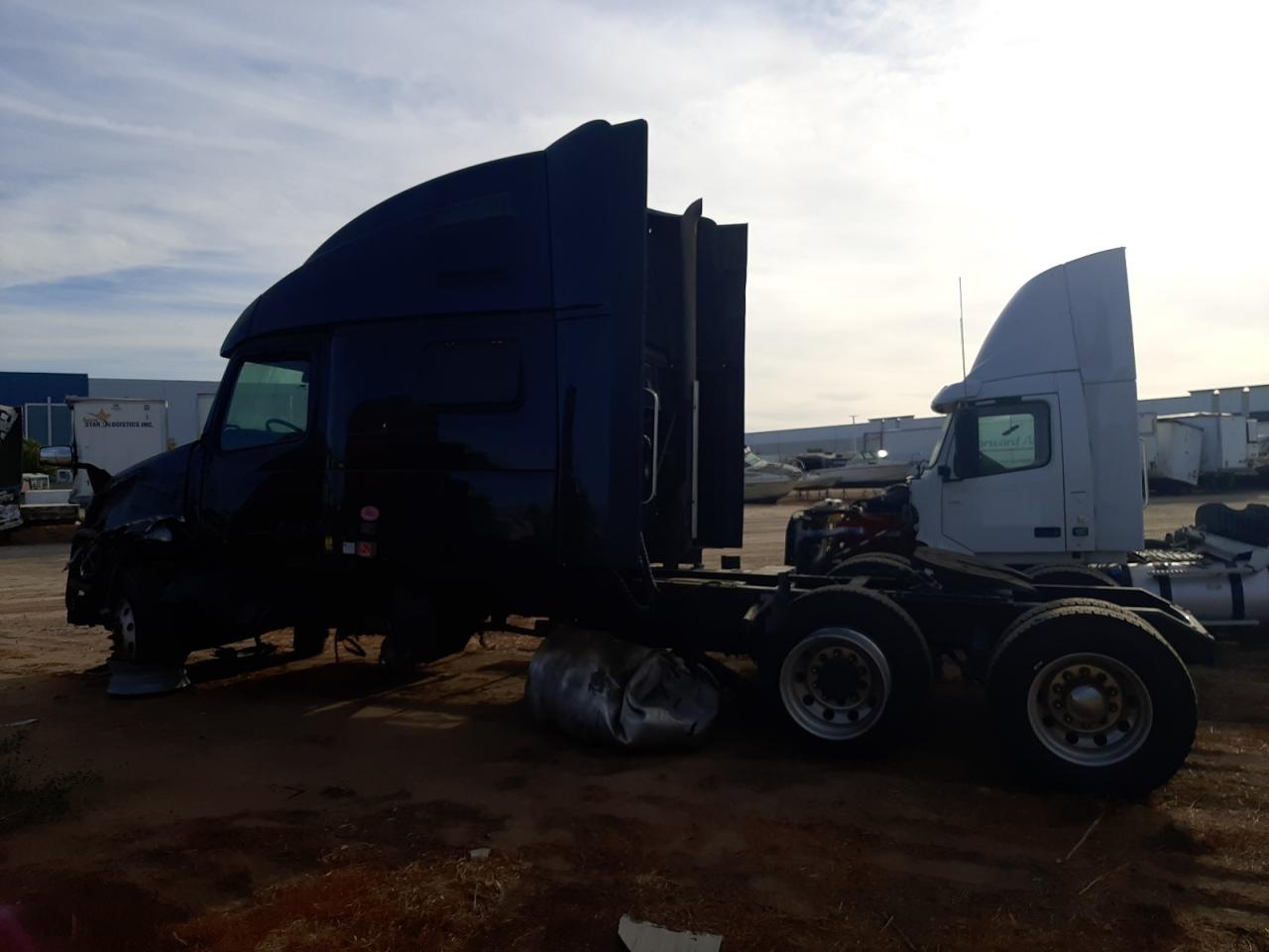 Lot #2919303450 2021 VOLVO VN VNL