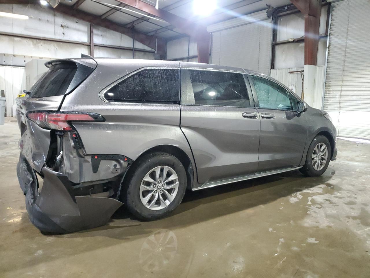 Lot #2904644123 2022 TOYOTA SIENNA LE