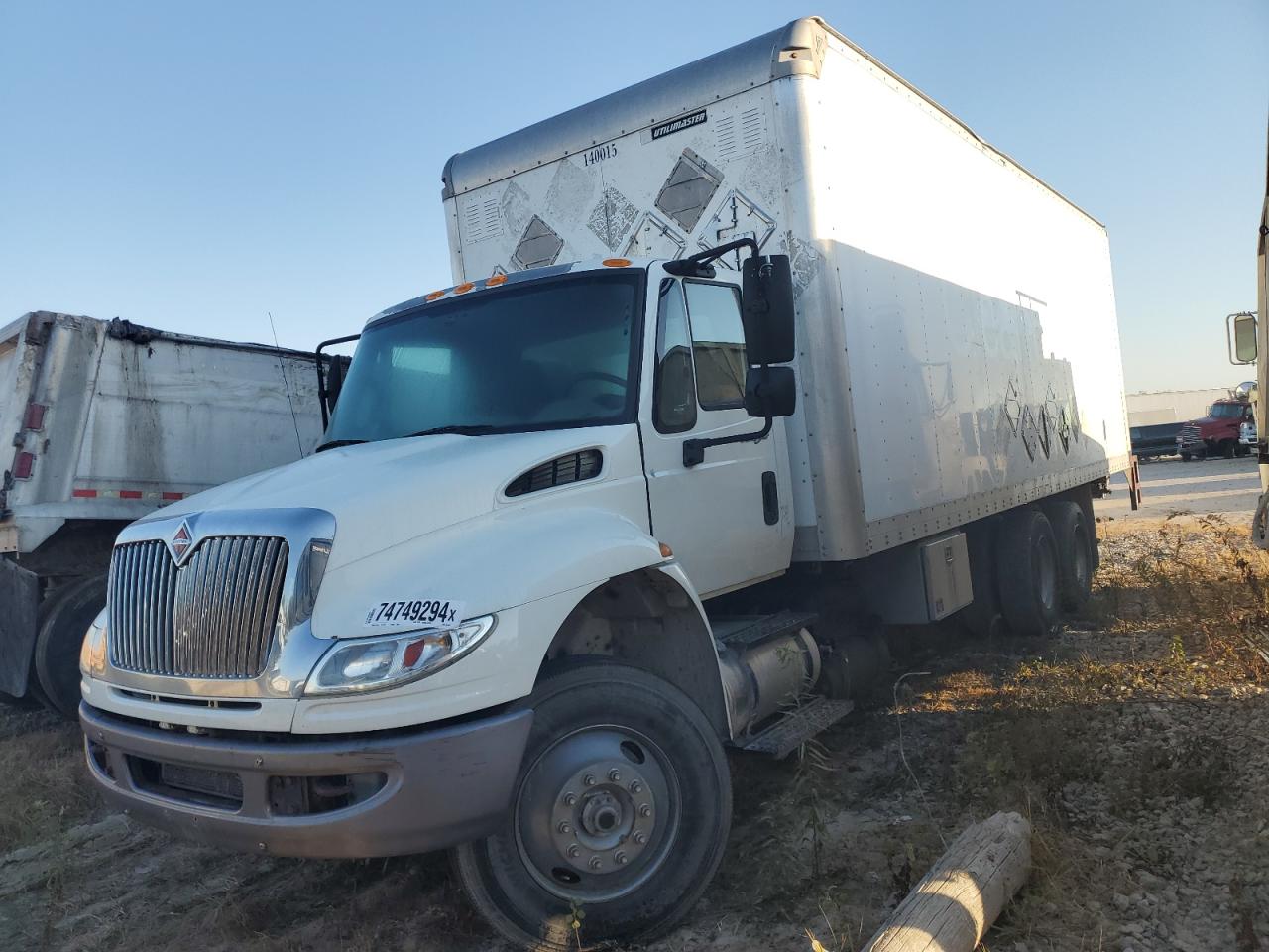 Lot #2895463938 2014 INTERNATIONAL 4000 4400