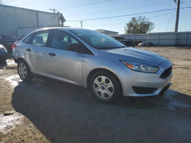 VIN 1FADP3E24FL366162 2015 Ford Focus, S no.4