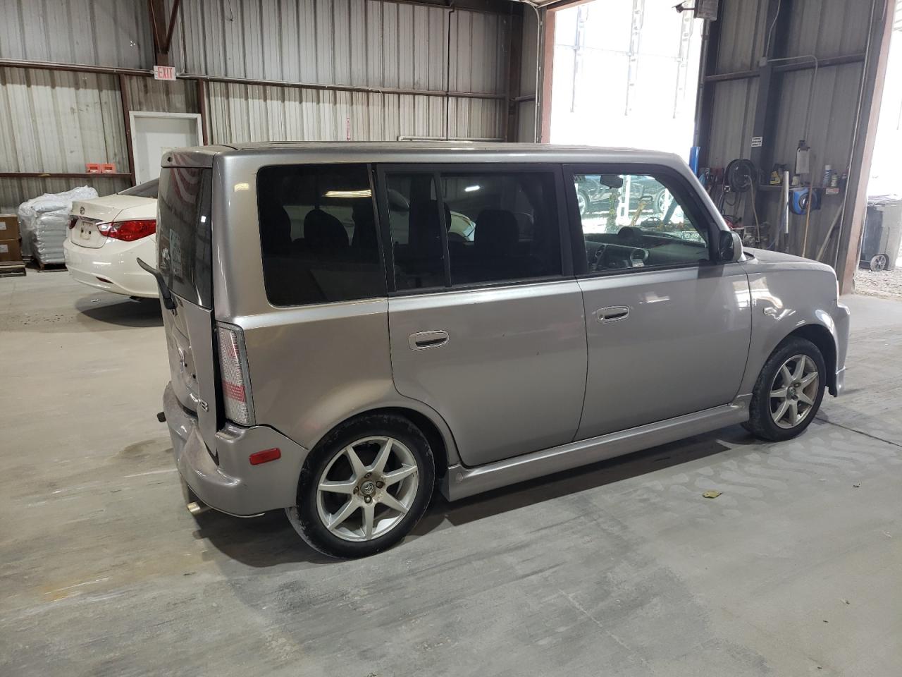 Lot #2895582526 2006 TOYOTA SCION XB