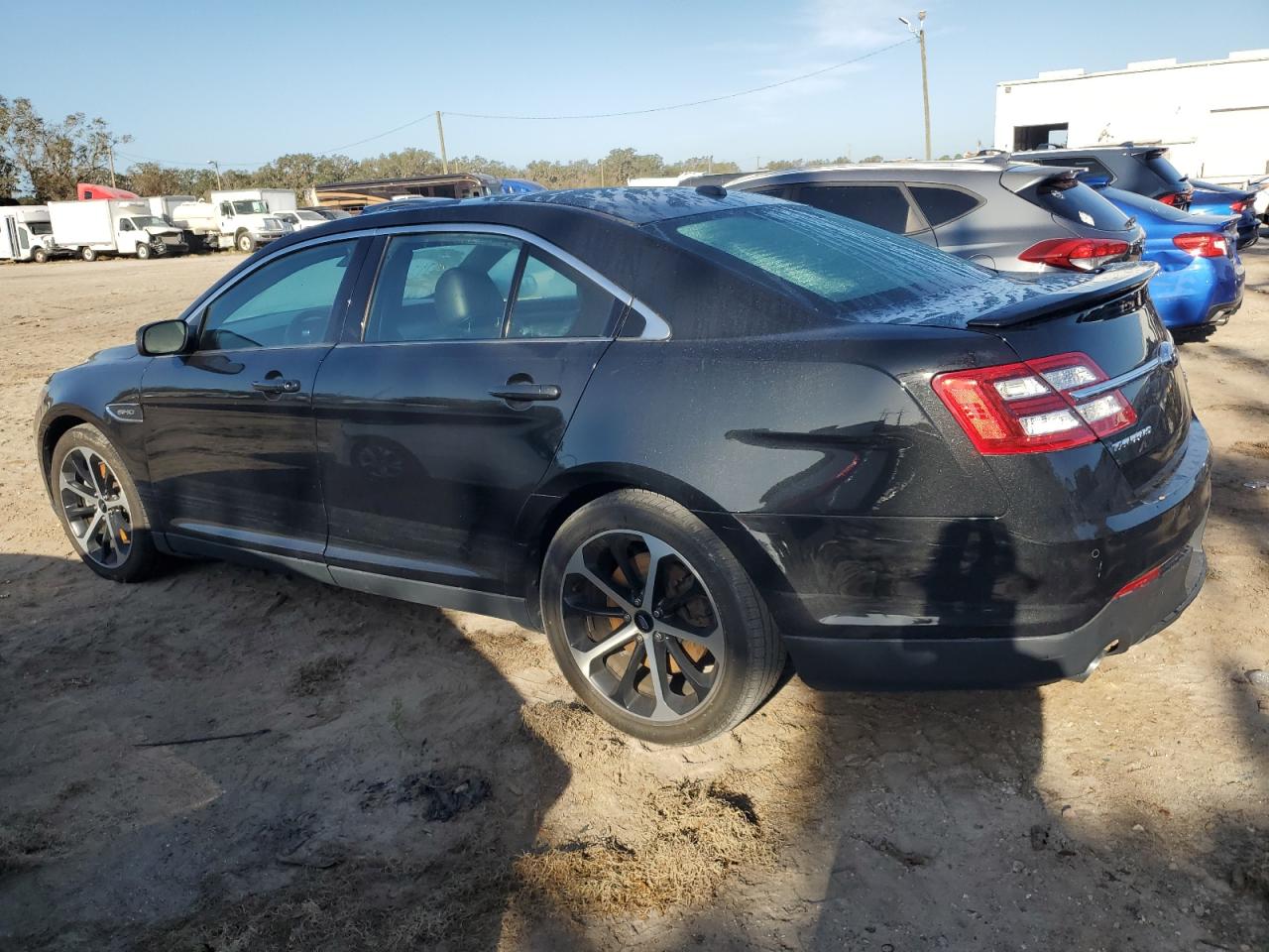 Lot #2988749652 2015 FORD TAURUS SHO