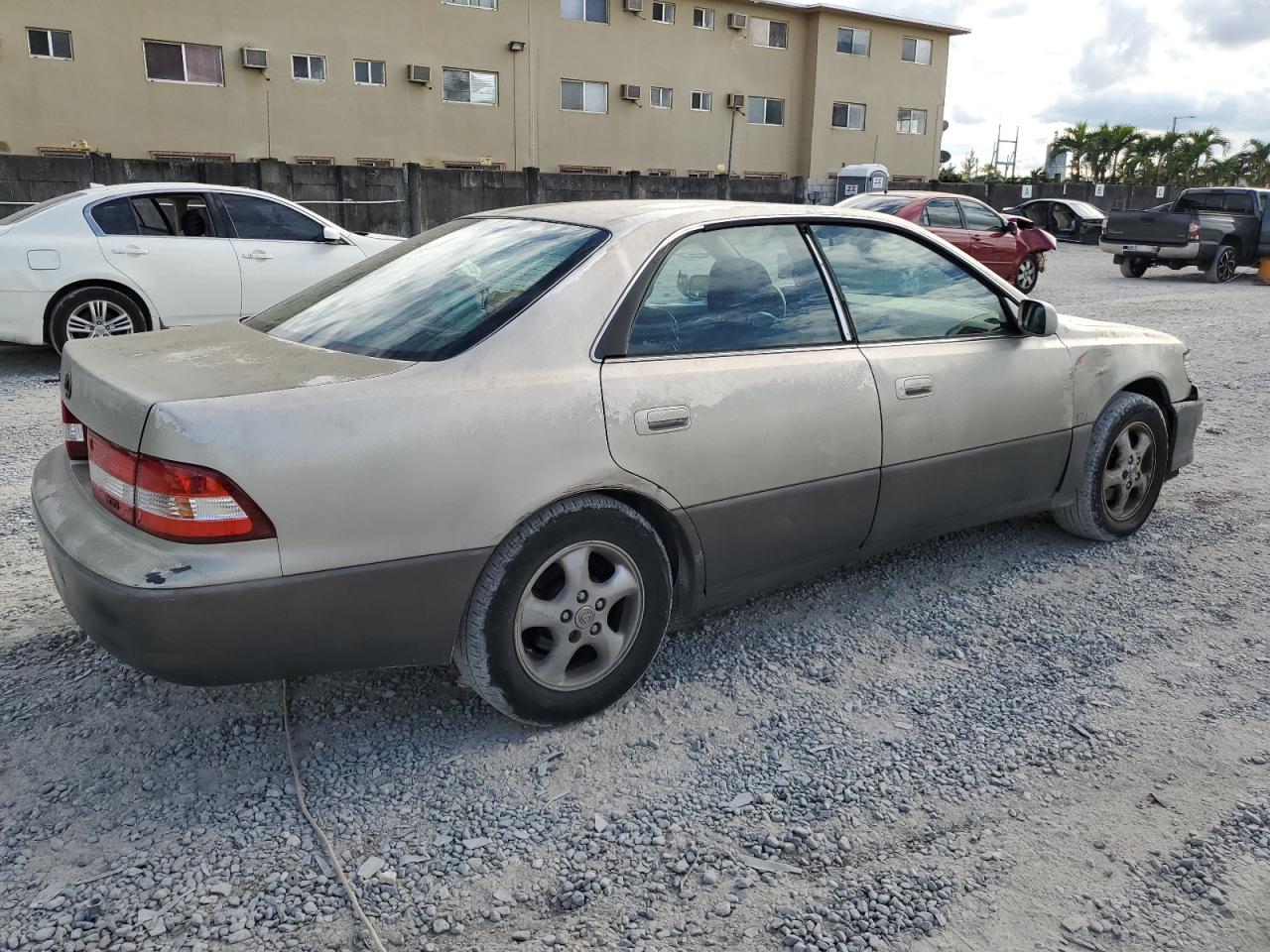 Lot #2969904965 2000 LEXUS ES 300