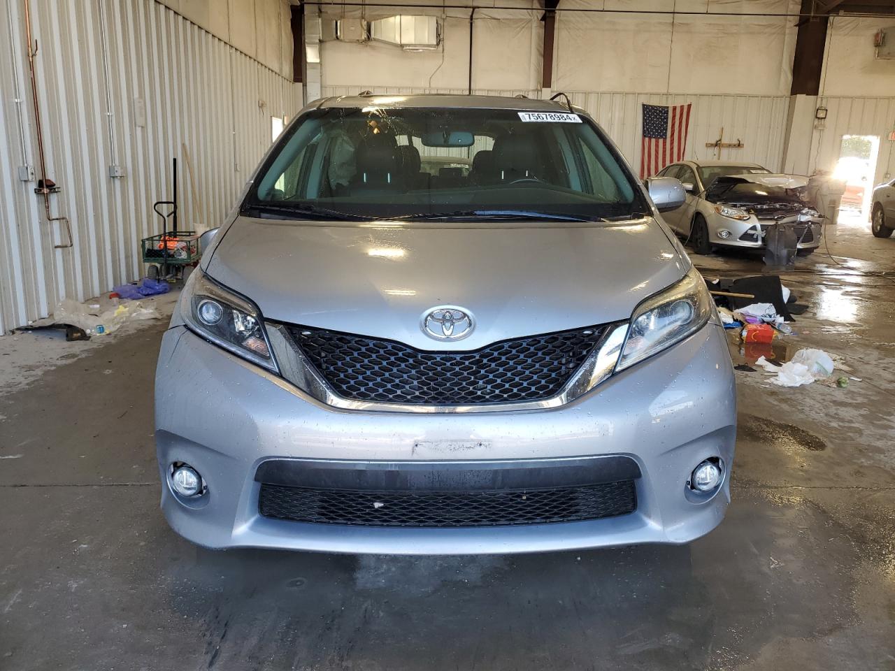 Lot #2907486512 2017 TOYOTA SIENNA SE