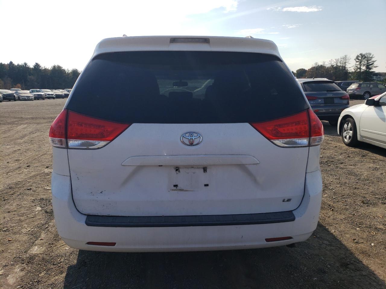 Lot #2971800023 2014 TOYOTA SIENNA LE