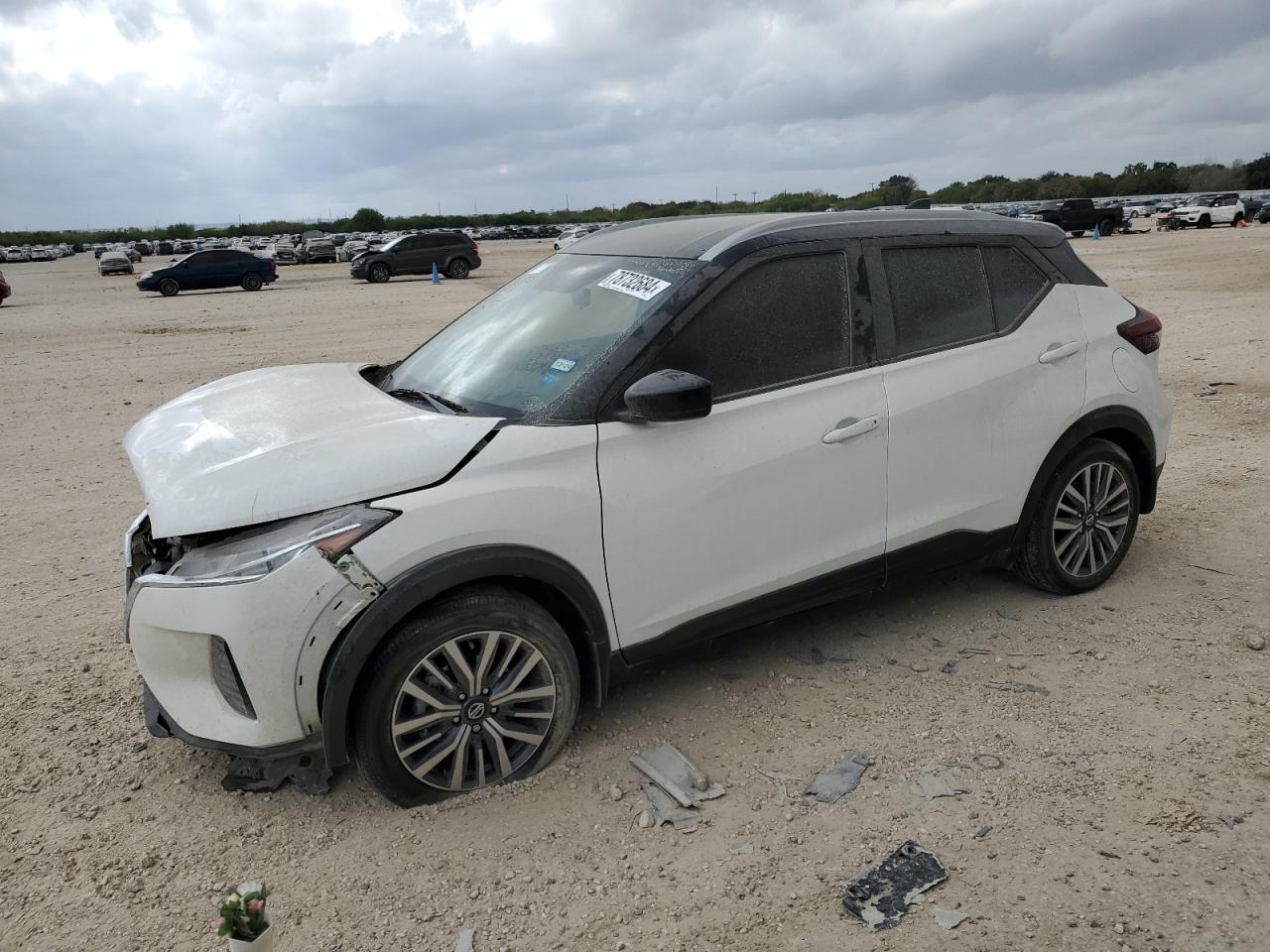  Salvage Nissan Kicks