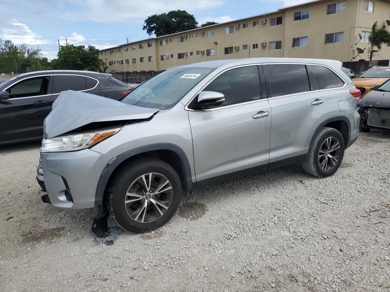 TOYOTA HIGHLANDER LE