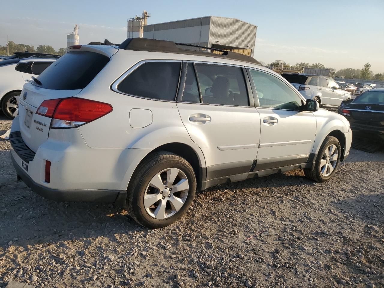 SUBARU OUTBACK 2. 2011 white  gas 4S4BRBKC8B3415467 photo #4