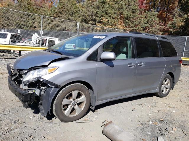 2018 TOYOTA SIENNA LE 2018