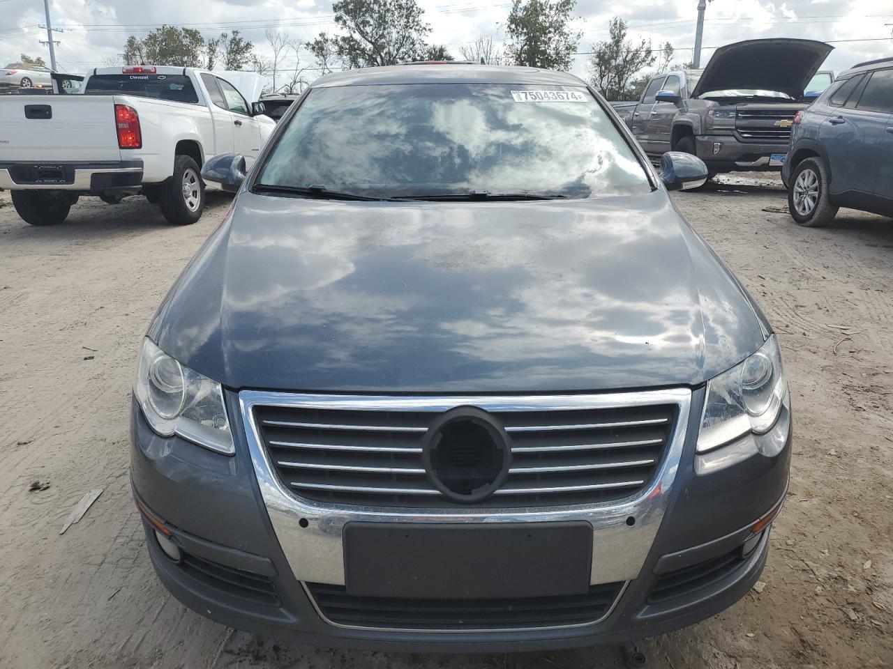 Lot #2902863004 2009 VOLKSWAGEN PASSAT TUR