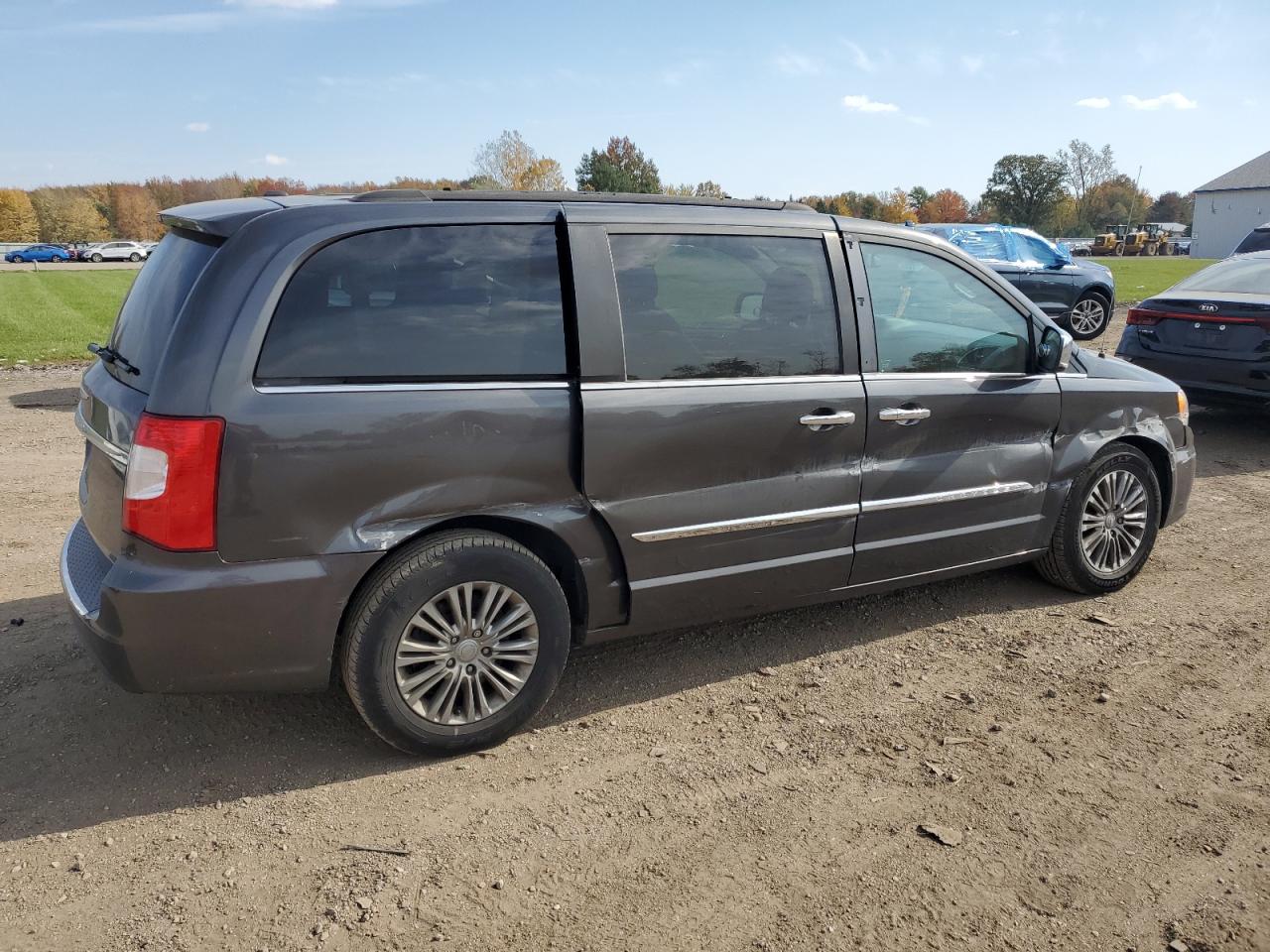 Lot #2989005592 2016 CHRYSLER TOWN & COU