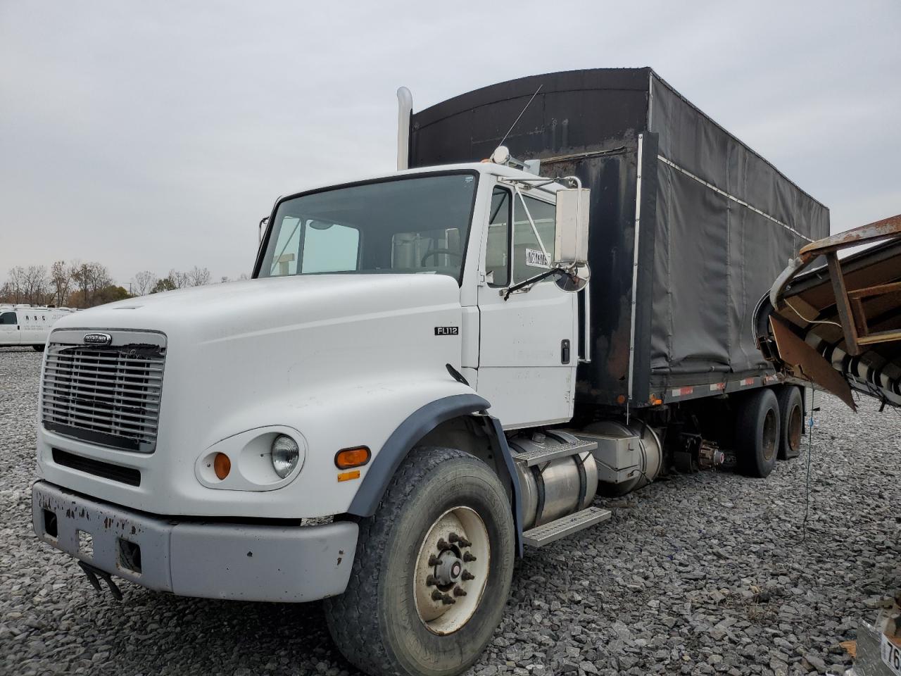 Lot #2972460756 2004 FREIGHTLINER CHASSIS