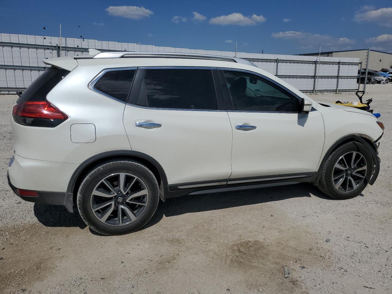 Lot #2960131100 2017 NISSAN ROGUE S