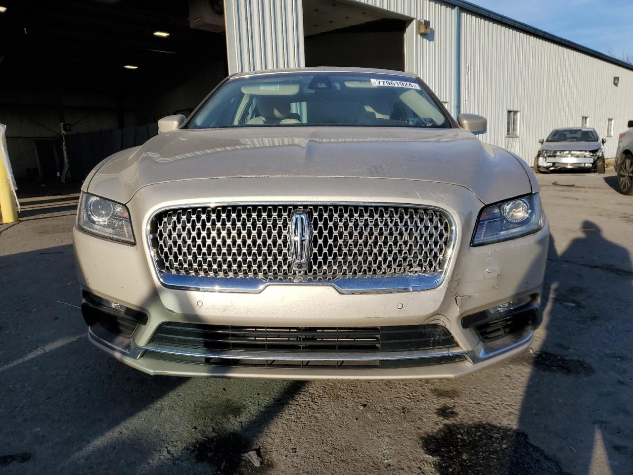 Lot #2989147807 2017 LINCOLN CONTINENTA