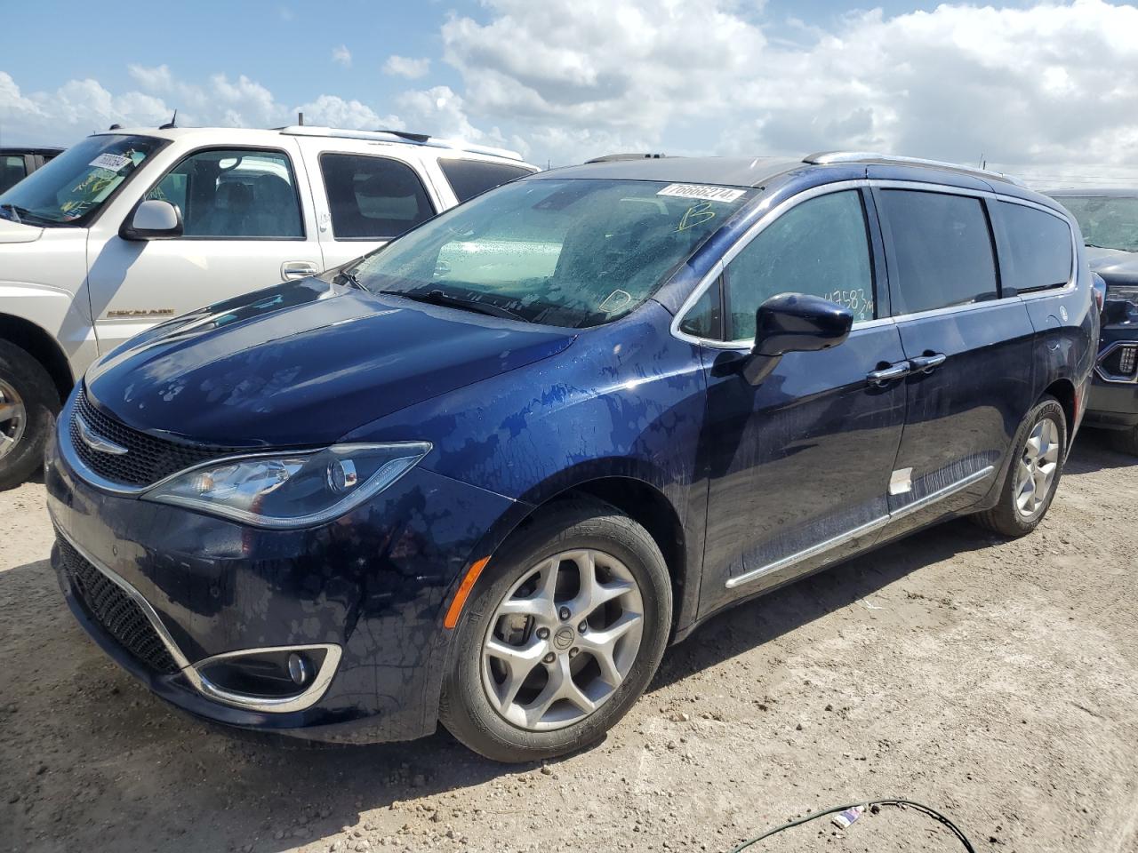 Lot #2940295247 2017 CHRYSLER PACIFICA T