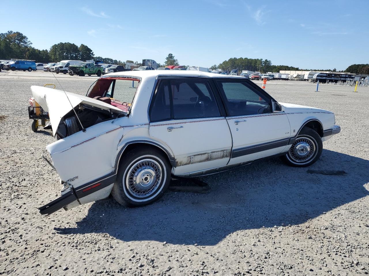 Lot #2976862256 1990 OLDSMOBILE DELTA 88 R