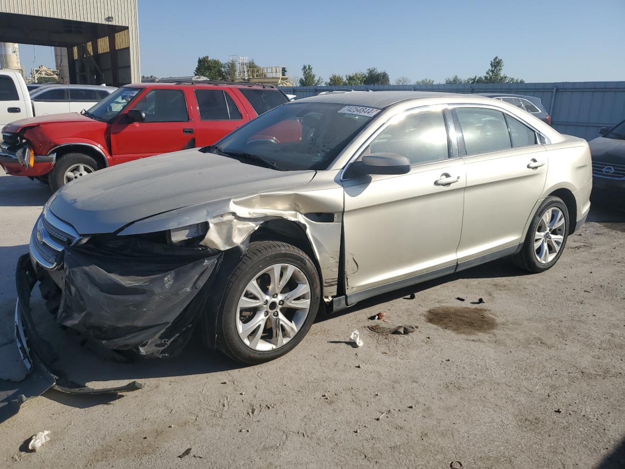 Lot #2910032825 2010 FORD TAURUS SEL