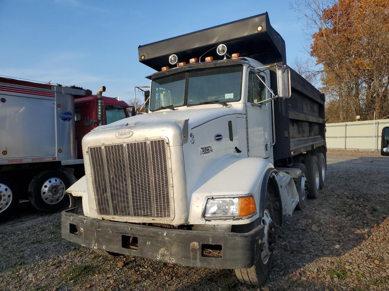 Lot #2944911893 2000 PETERBILT 385