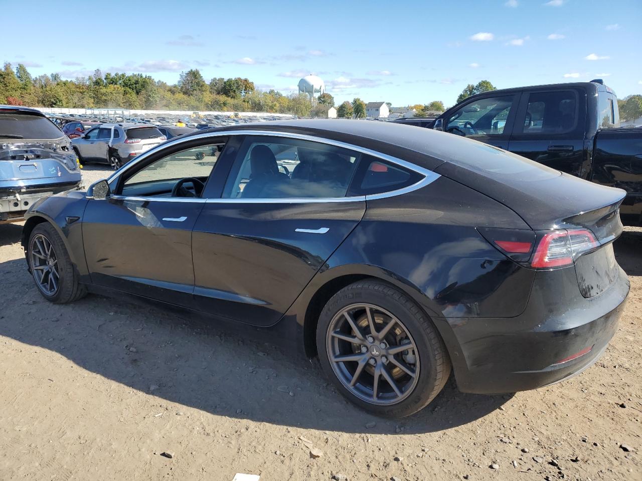 Lot #2928651807 2018 TESLA MODEL 3