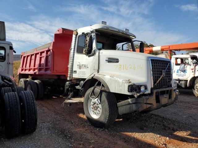 2003 VOLVO VHD #2945690681