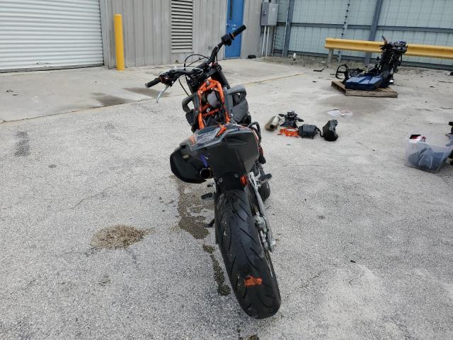 2022 KTM 690 SMC R VBKLSV40XNM736084